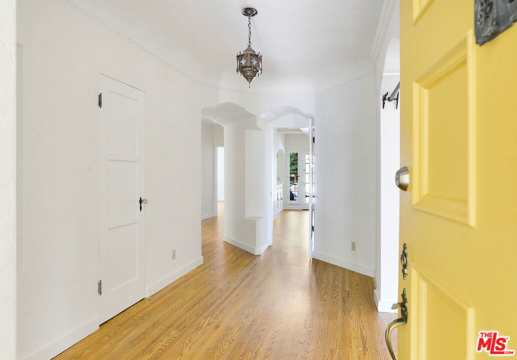 Photo of Listing #25567845