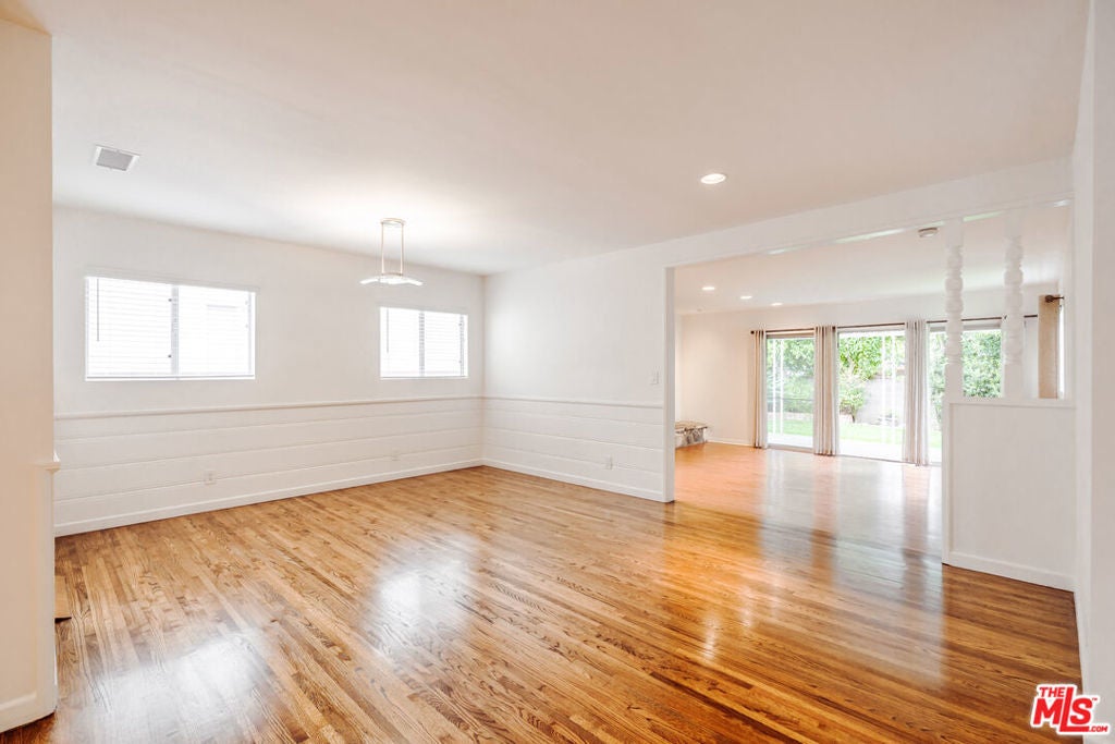 Photo of Listing #25568199