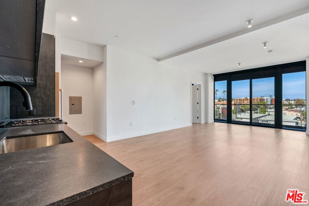 Photo of Listing #25569131