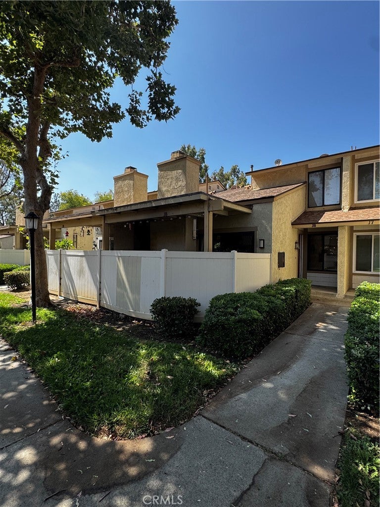 Photo of Listing #IV25164716