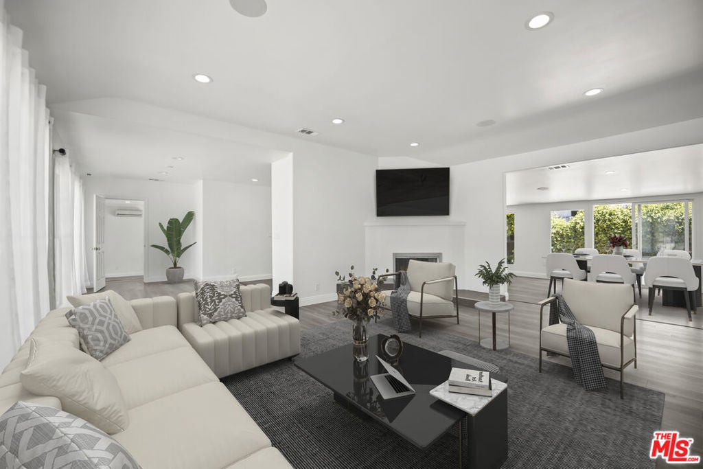 Photo of Listing #25568599