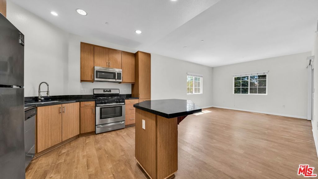 Photo of Listing #25570095