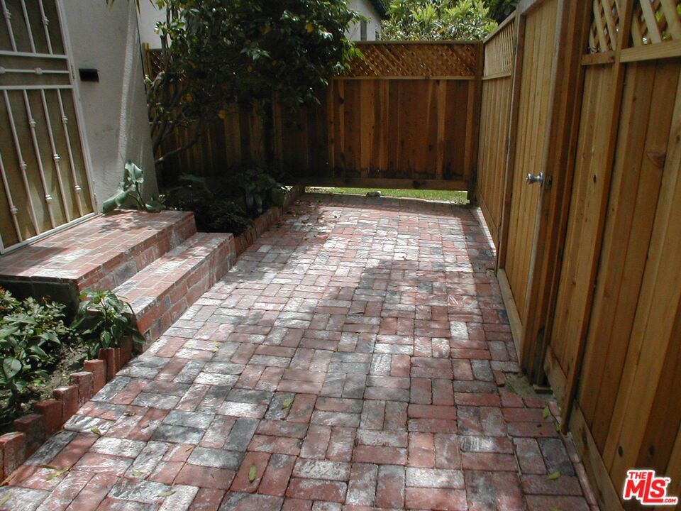 Photo of Listing #25570195