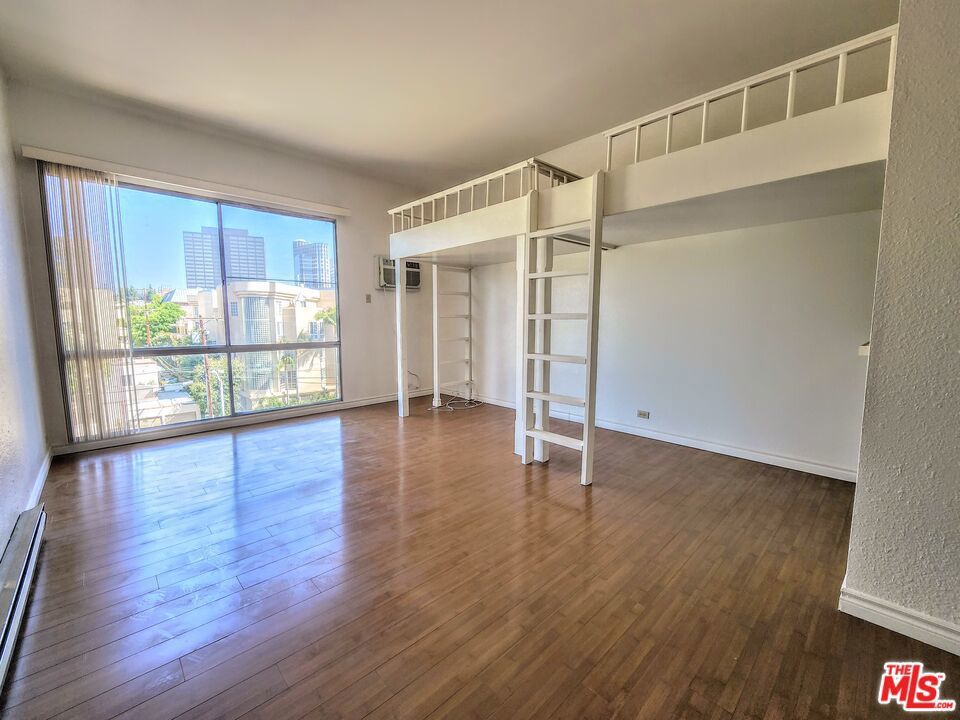 Photo of Listing #25570363