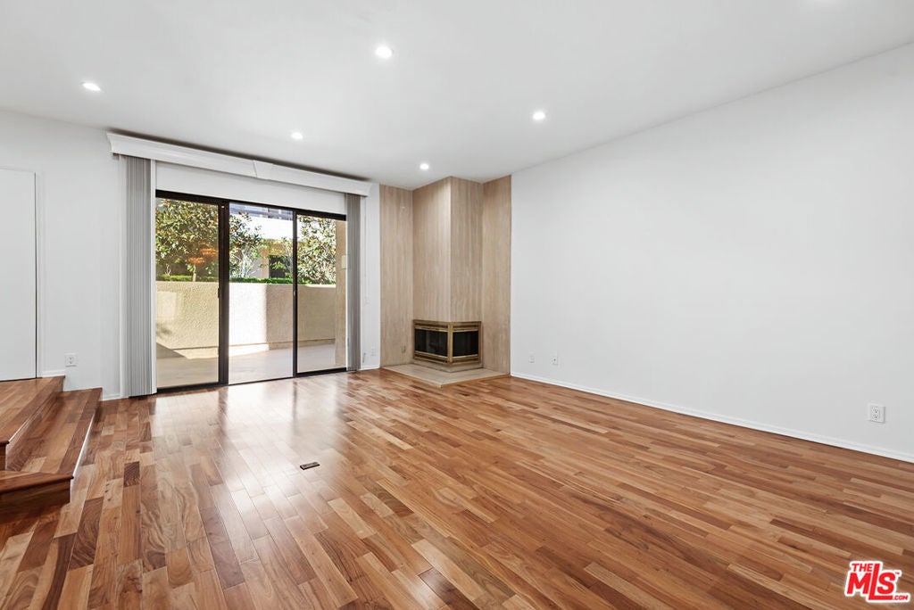 Photo of Listing #25569049