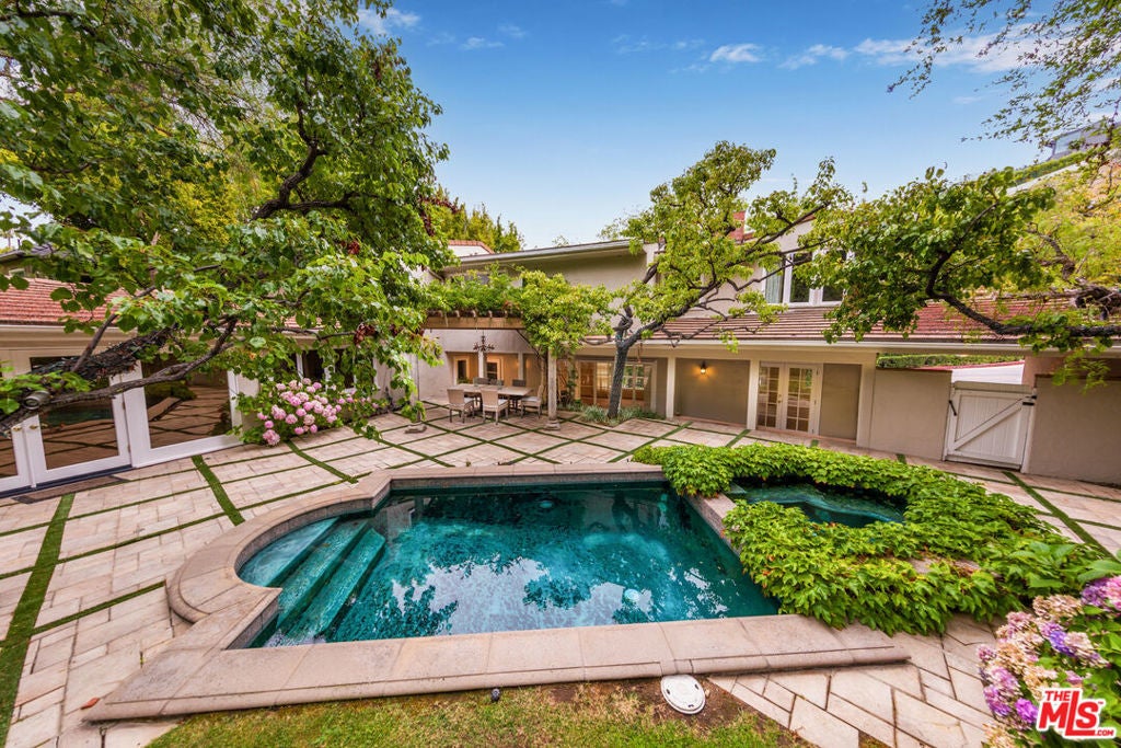 Photo of Listing #25570727