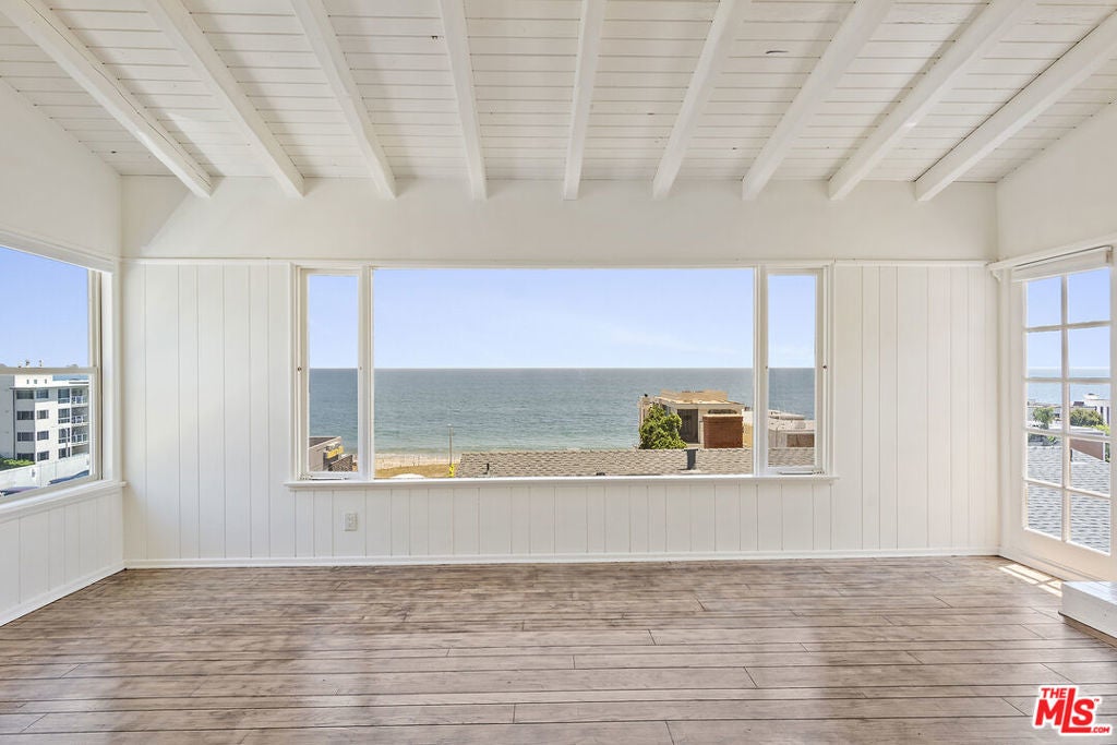 Photo of Listing #25569335