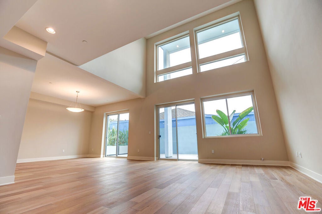 Photo of Listing #25570887