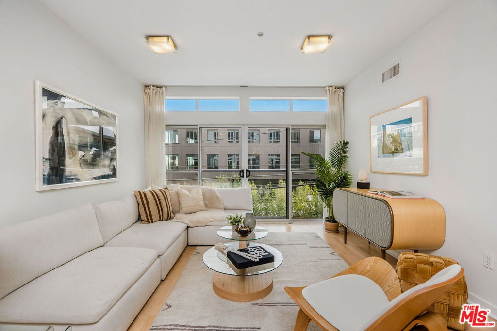 Photo of Listing #25571557