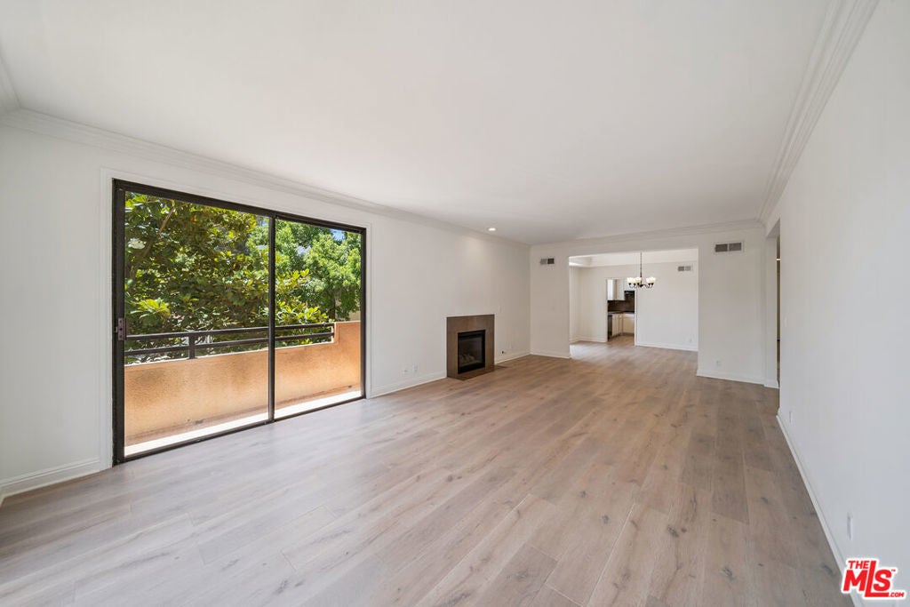 Photo of Listing #25572057