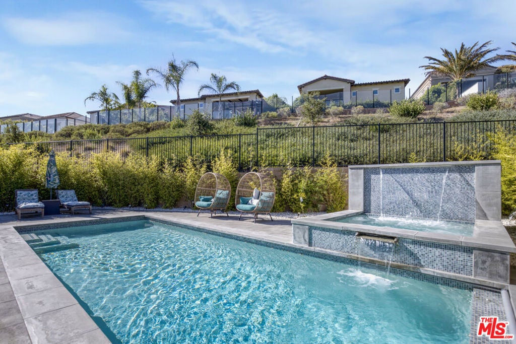 Photo of Listing #25572061