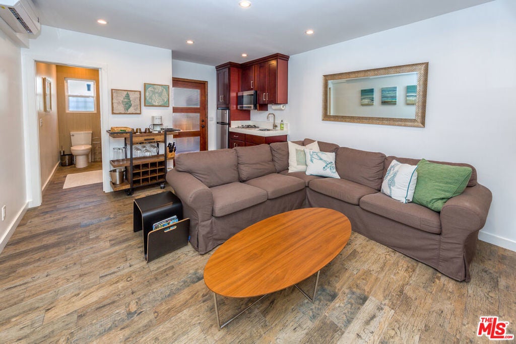 Photo of Listing #25572233