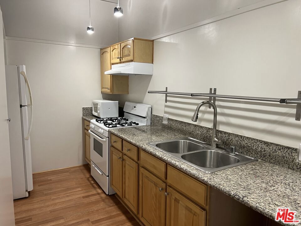 Photo of Listing #25572209