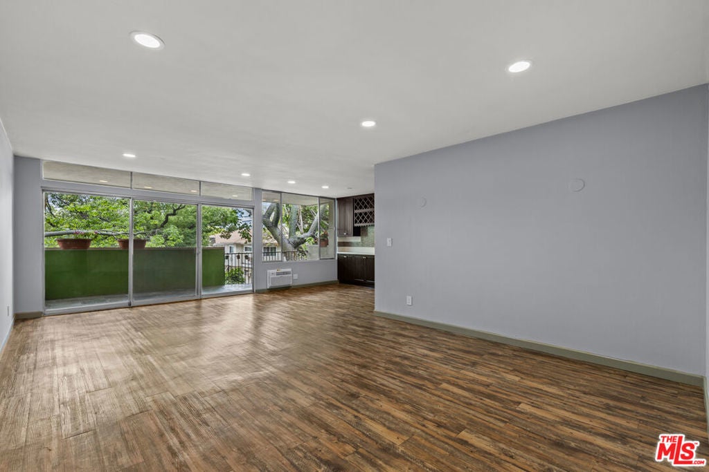 Photo of Listing #25573129