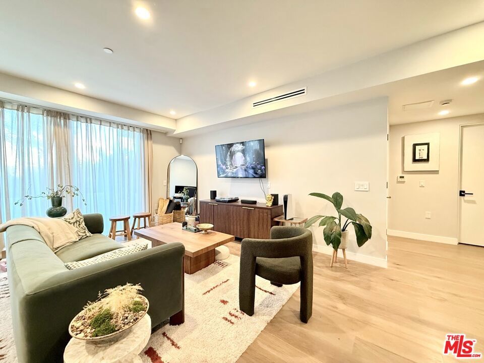 Photo of Listing #25572137