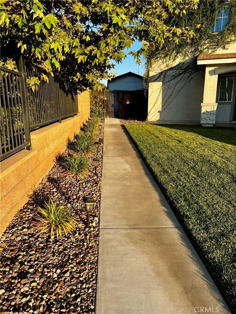 Photo of Listing #IV25173872