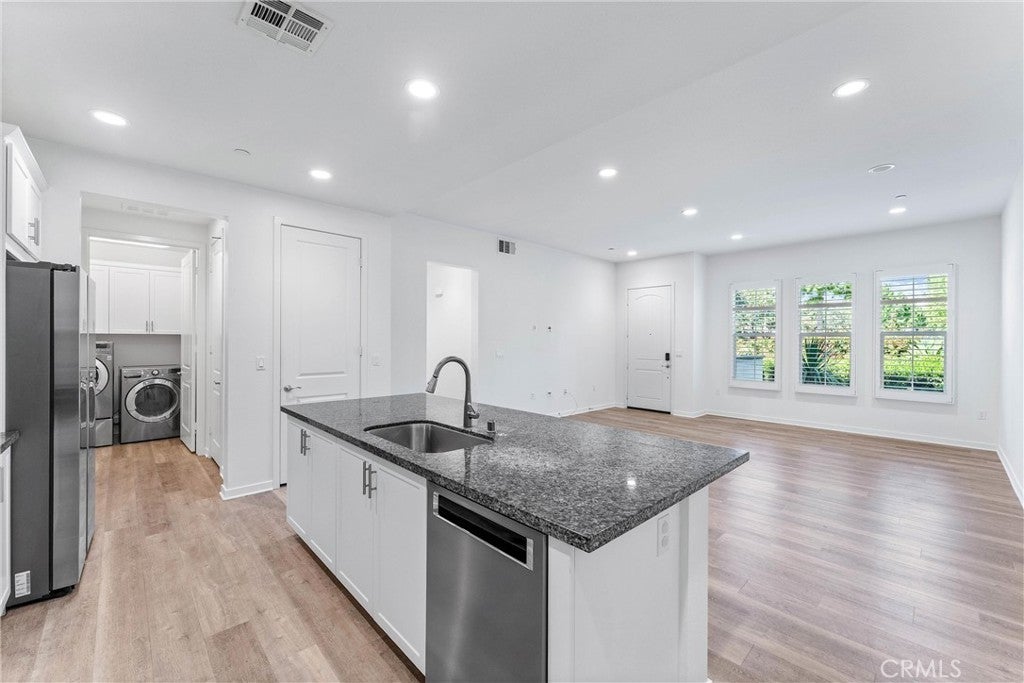 Photo of Listing #OC25173906