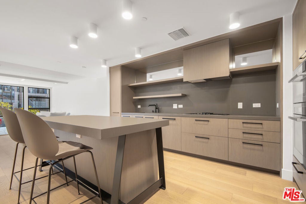 Photo of Listing #25572575