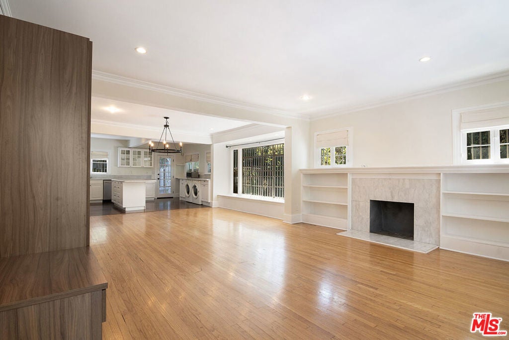 Photo of Listing #25573755