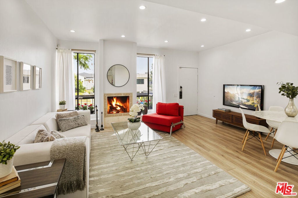 Photo of Listing #25573777