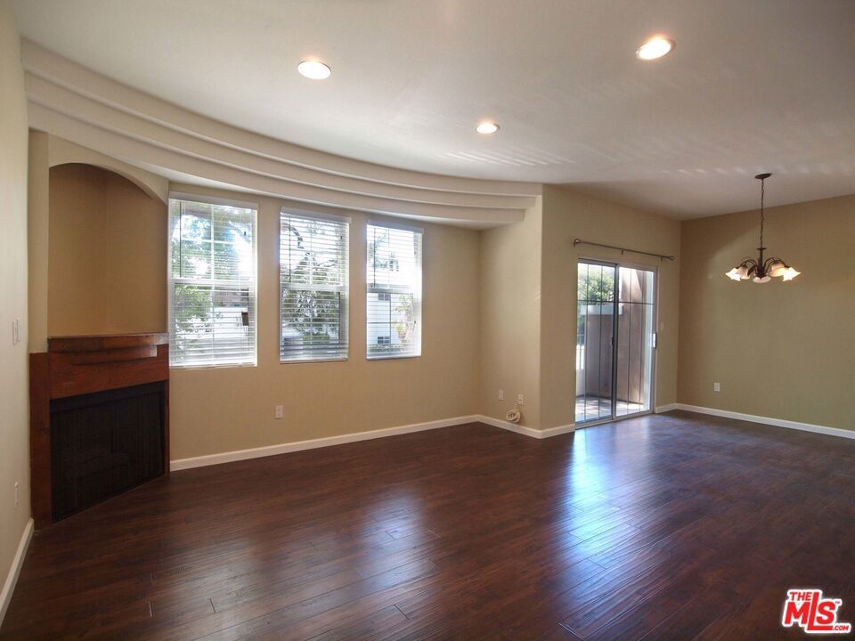 Photo of Listing #25573977