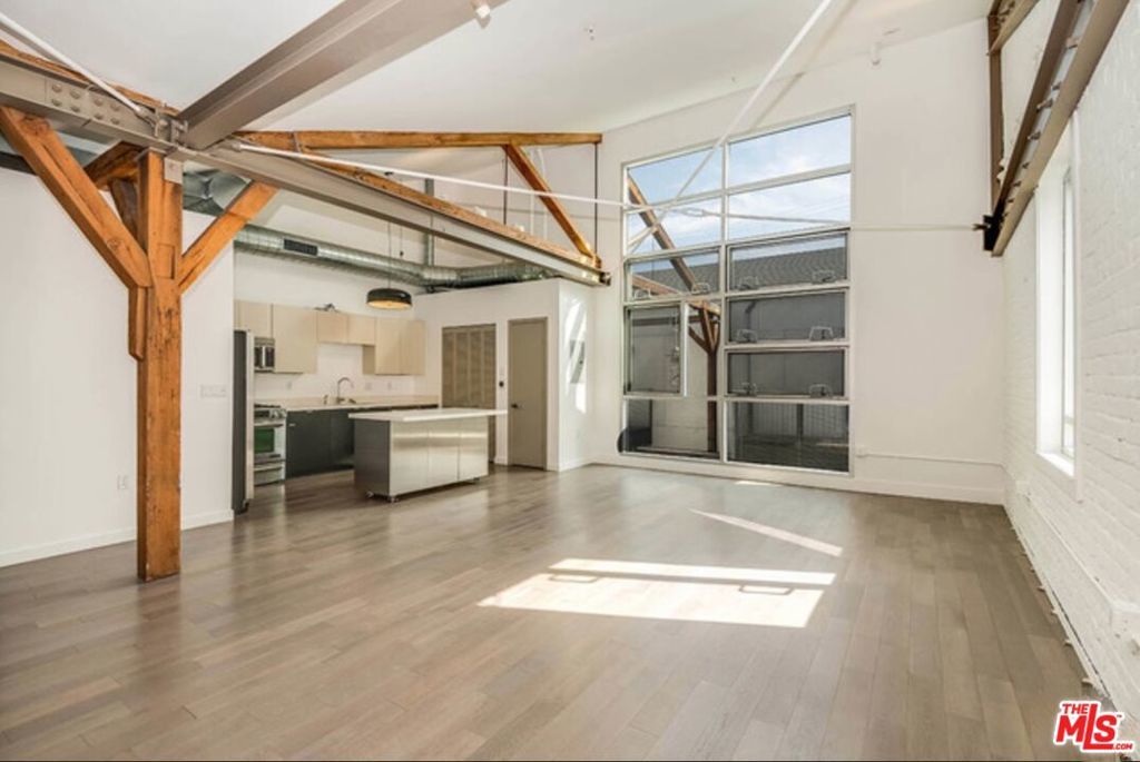 Photo of Listing #25574453