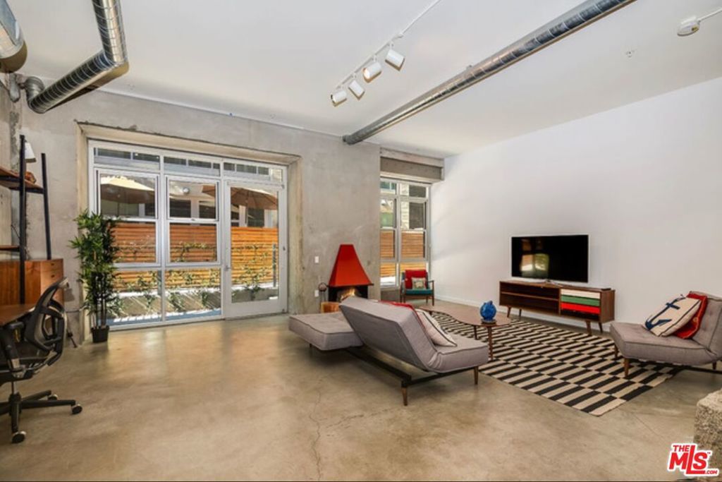 Photo of Listing #25574523