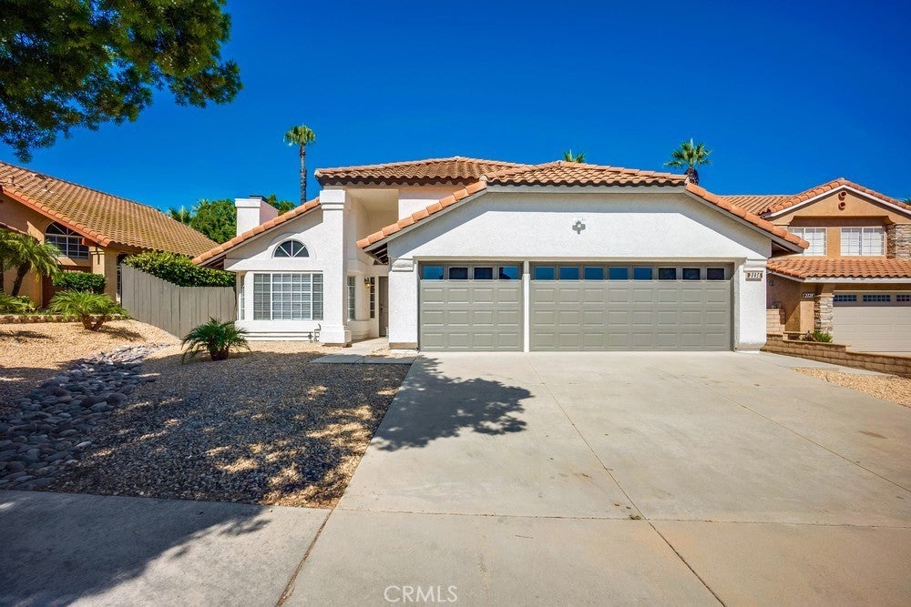 Photo of Listing #IV25176436