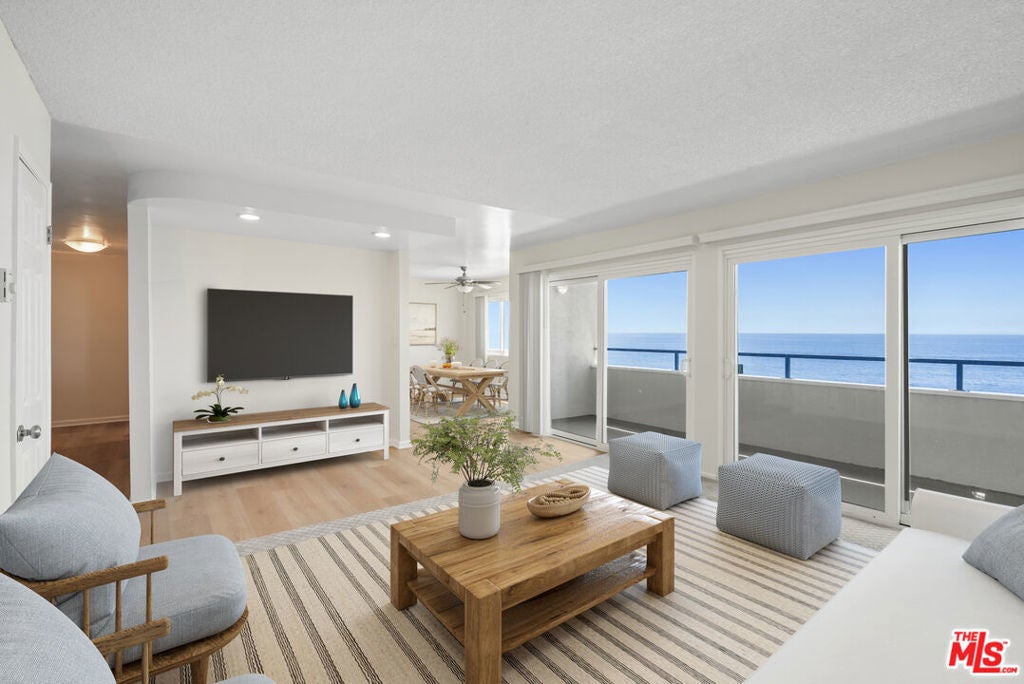 Photo of Listing #25574693