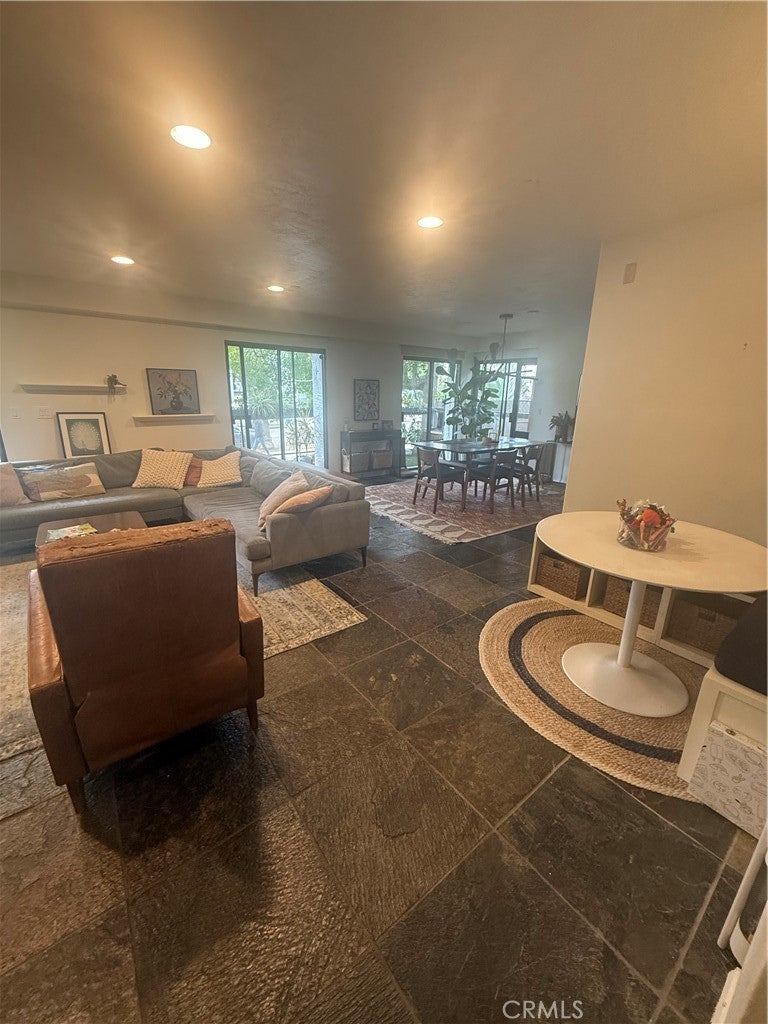 Photo of Listing #SR25176714