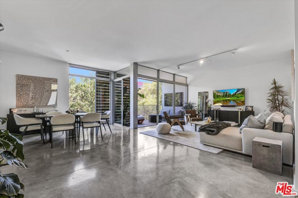 Photo of Listing #25573191