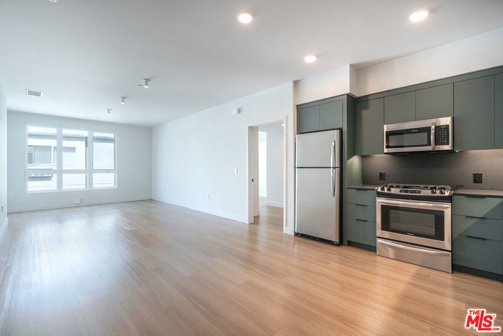 Photo of Listing #25575291