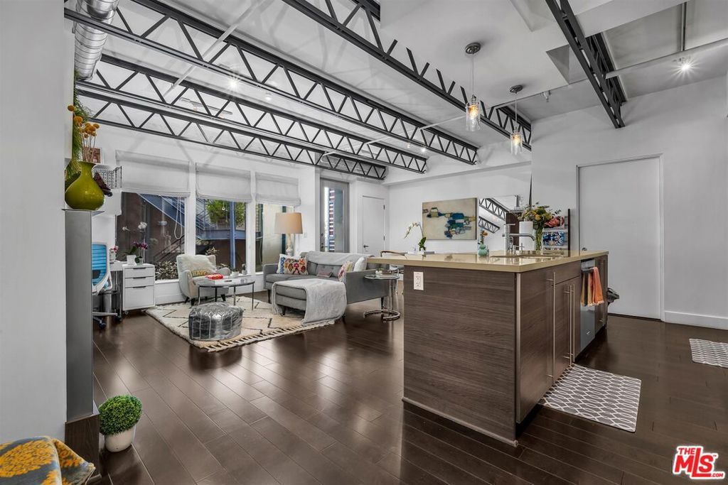 Photo of Listing #25574609