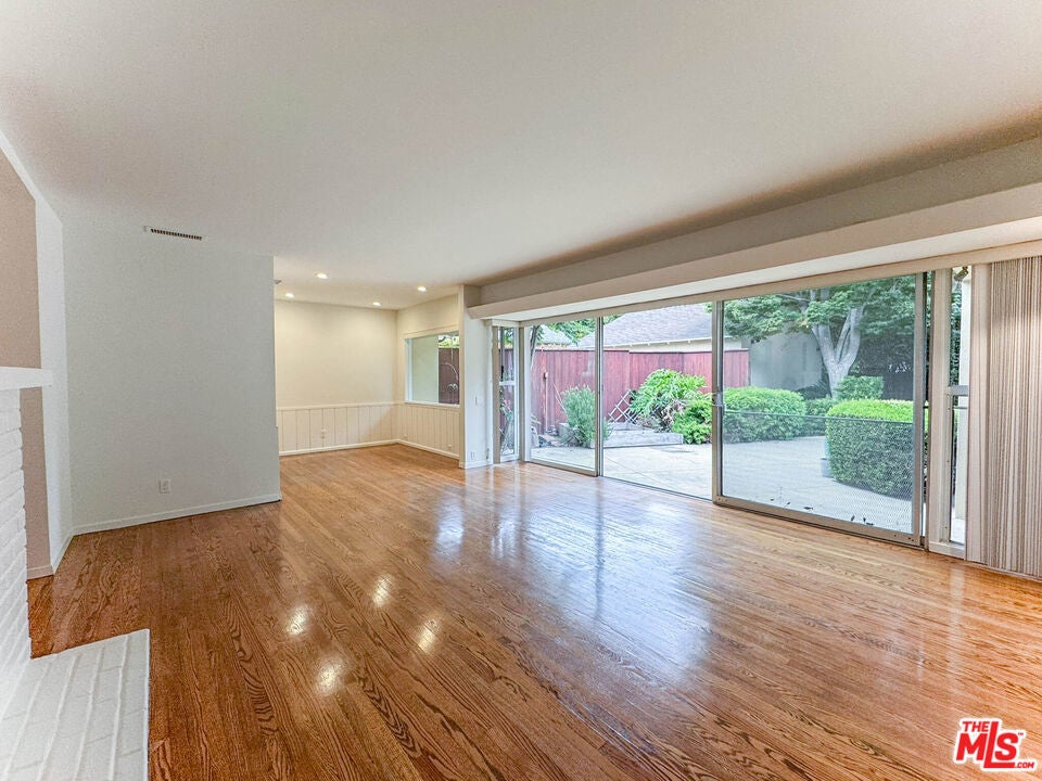 Photo of Listing #25575471