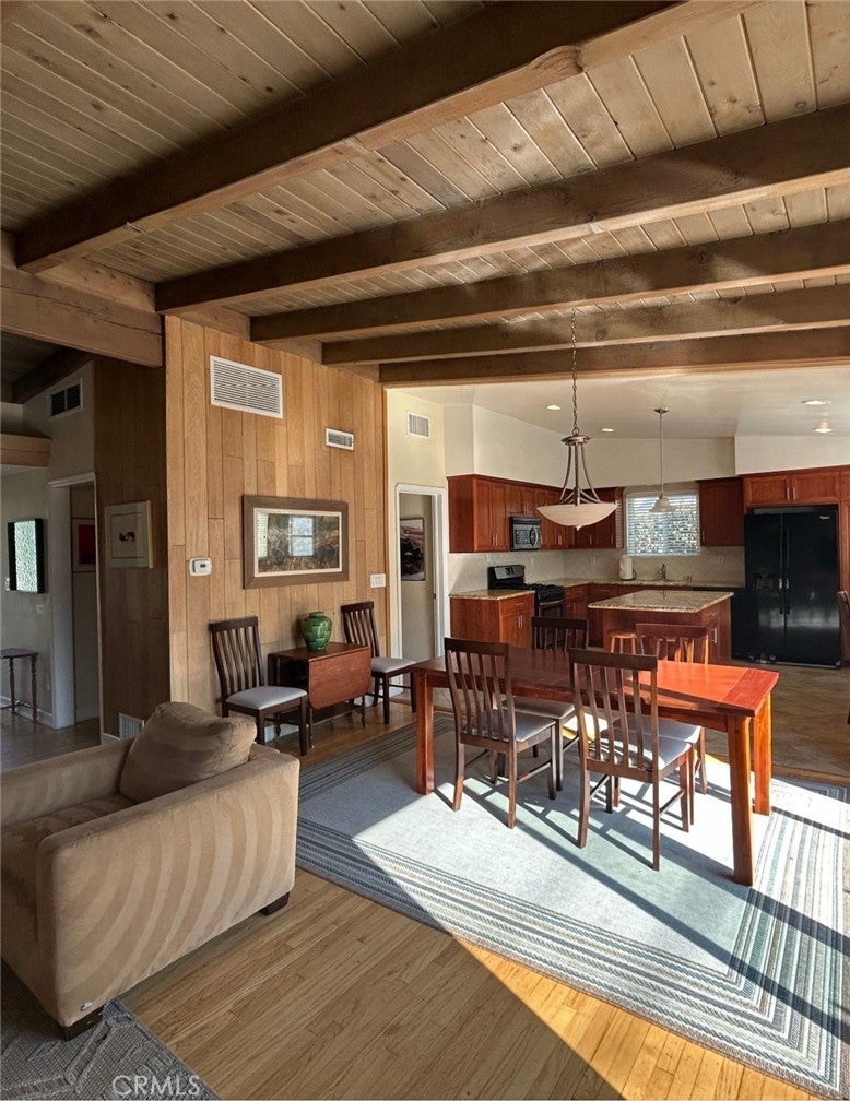 Photo of Listing #SR25178404