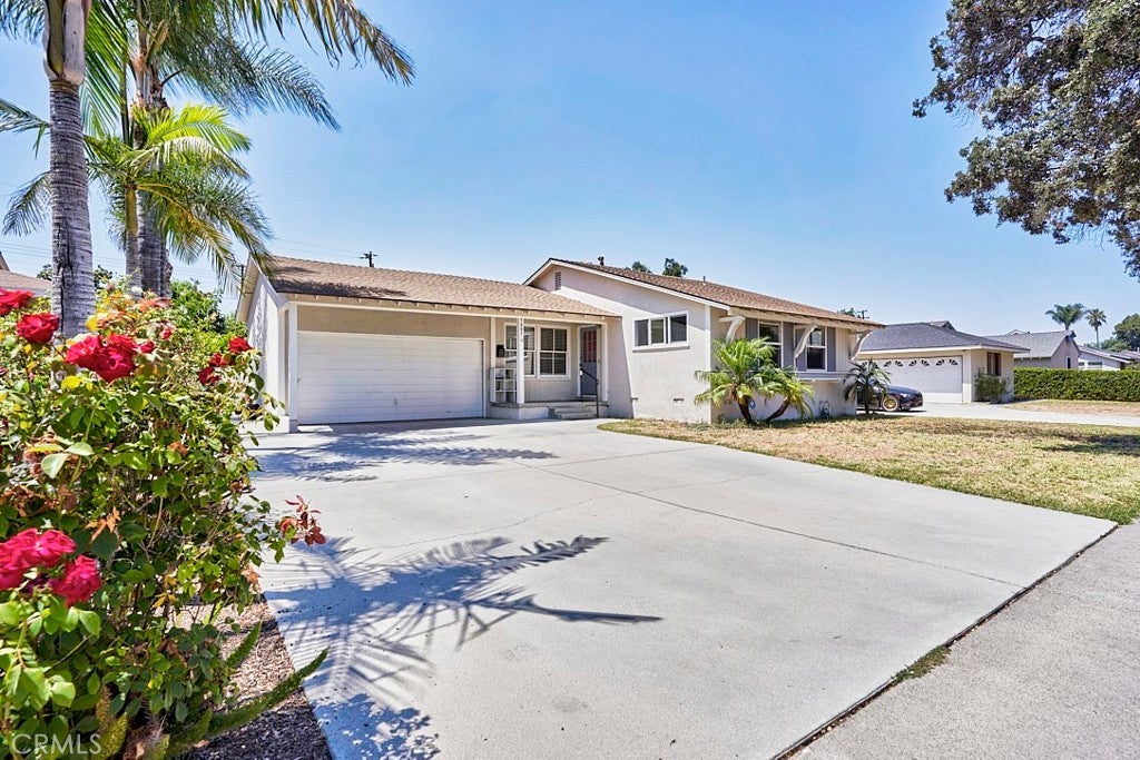 Photo of Listing #IV25178594