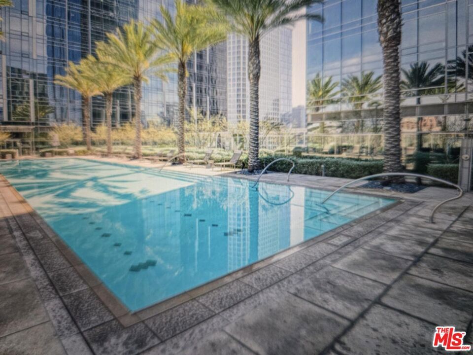 Photo of Listing #25575911