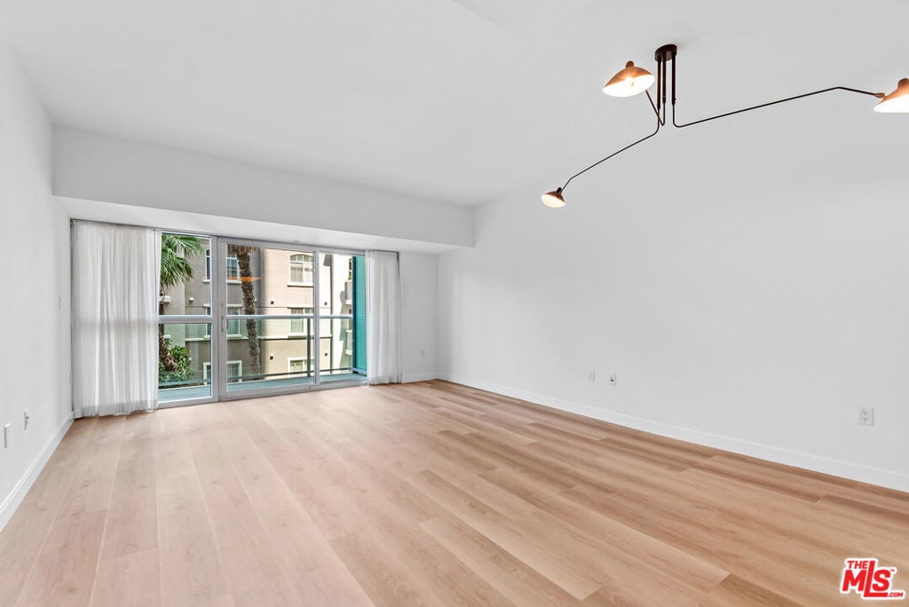 Photo of Listing #25572513