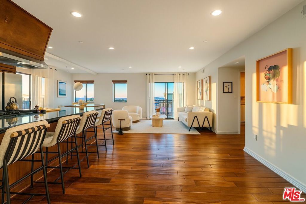 Photo of Listing #25576317