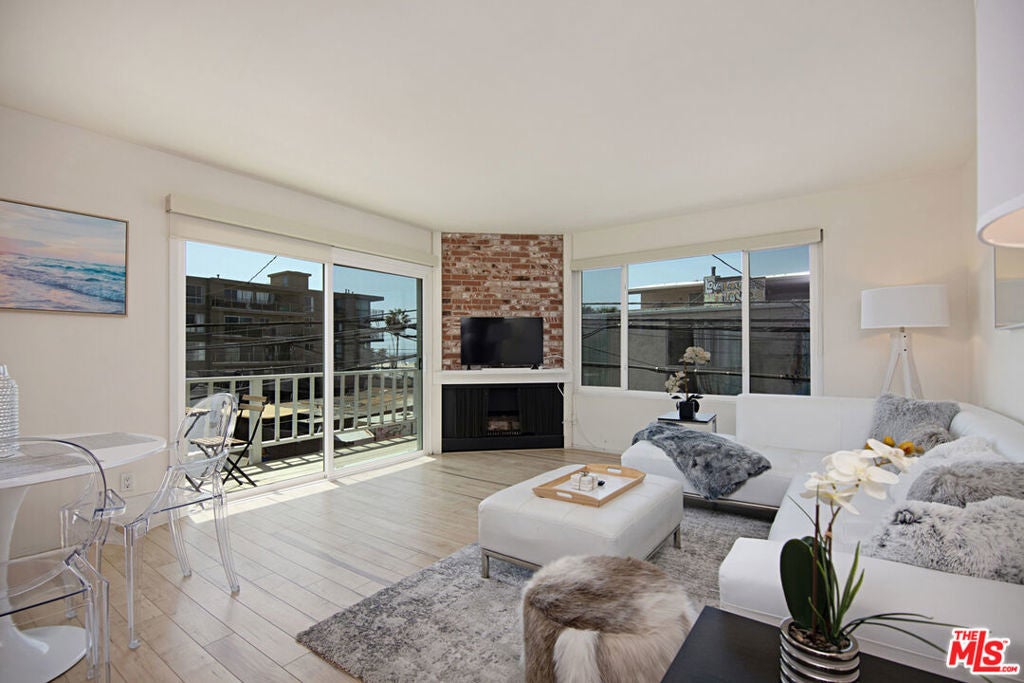 Photo of Listing #25575253