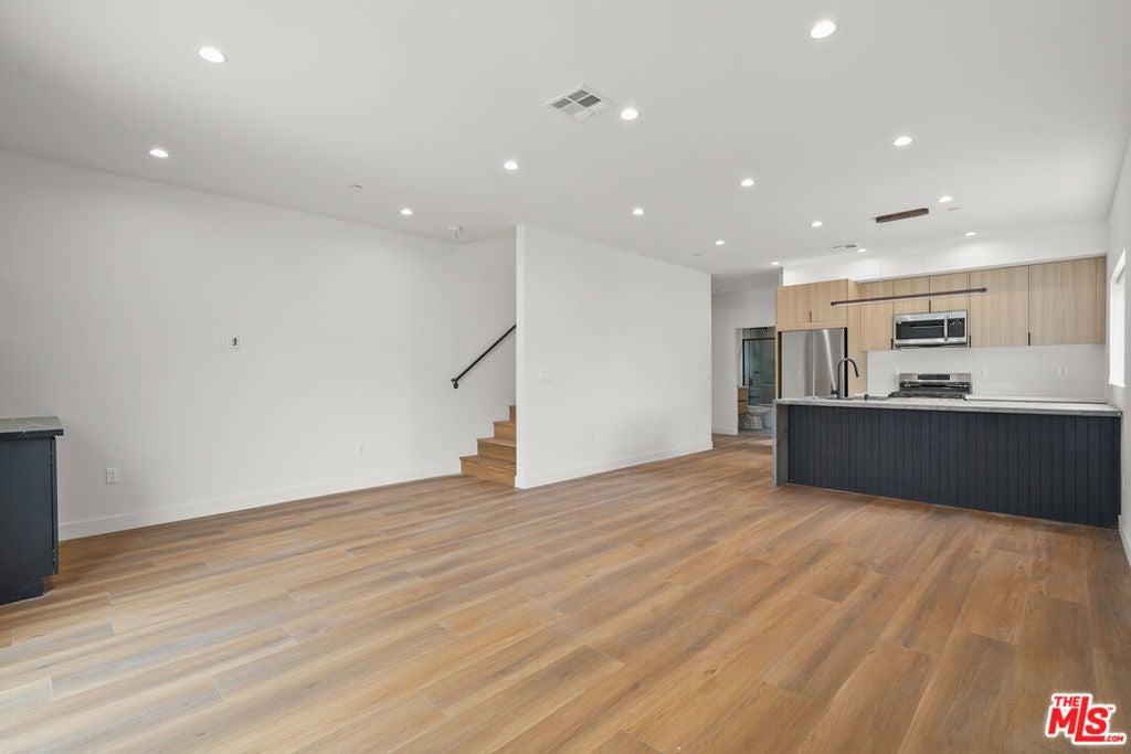 Photo of Listing #25577263