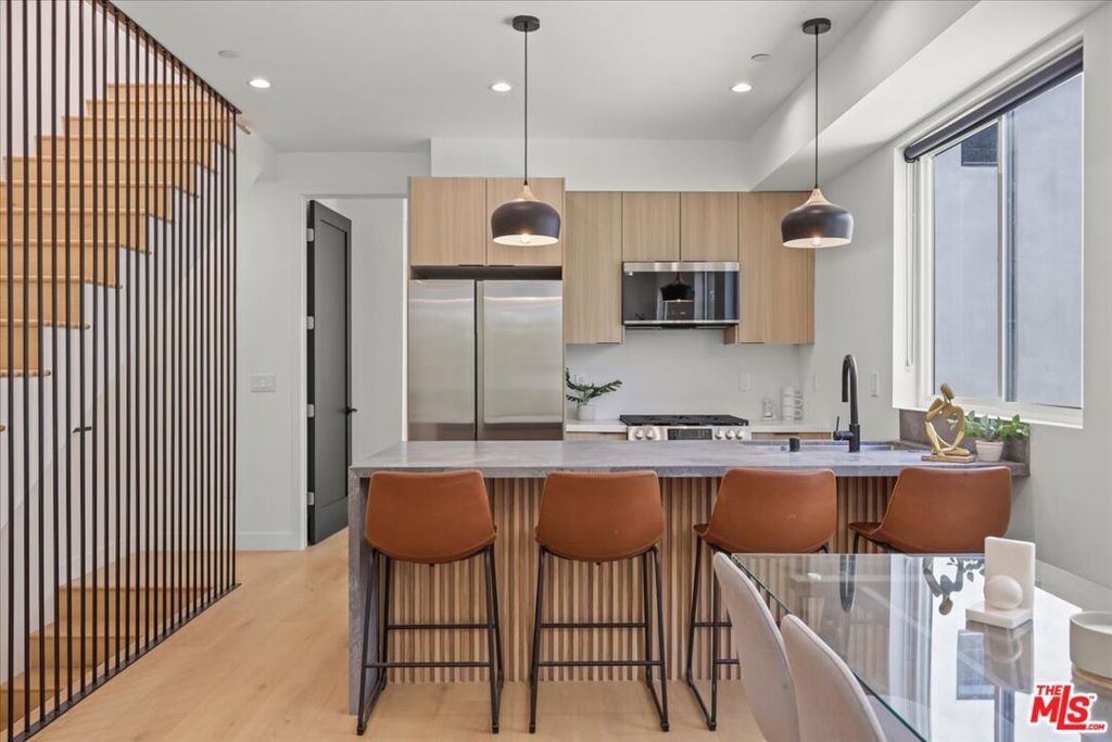 Photo of Listing #25577277