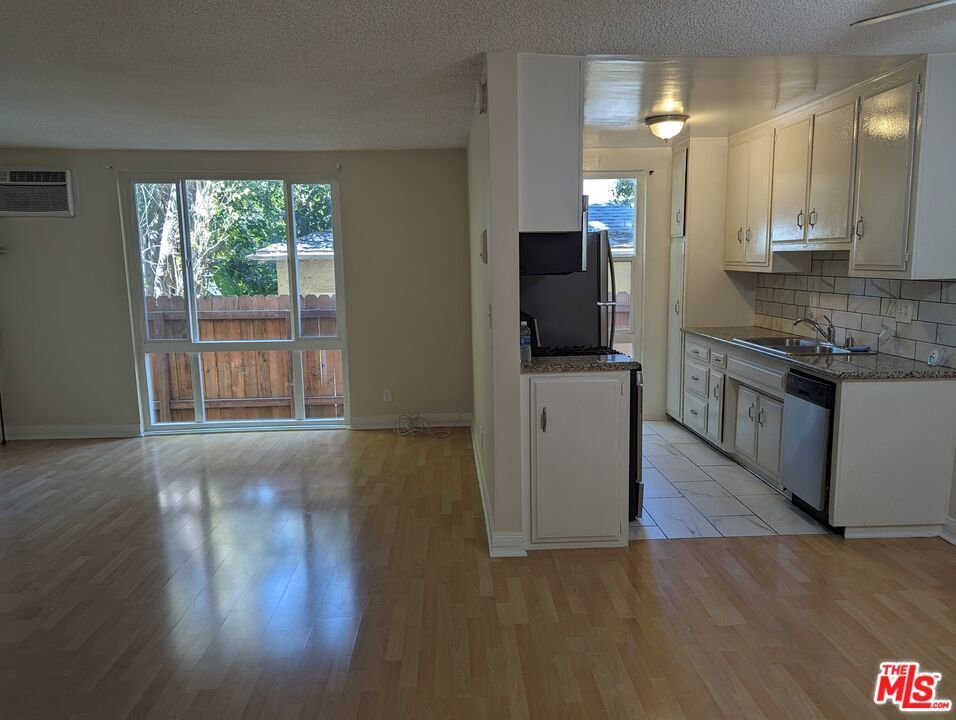 Photo of Listing #25577367