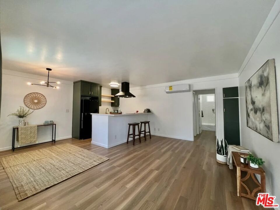 Photo of Listing #25577247