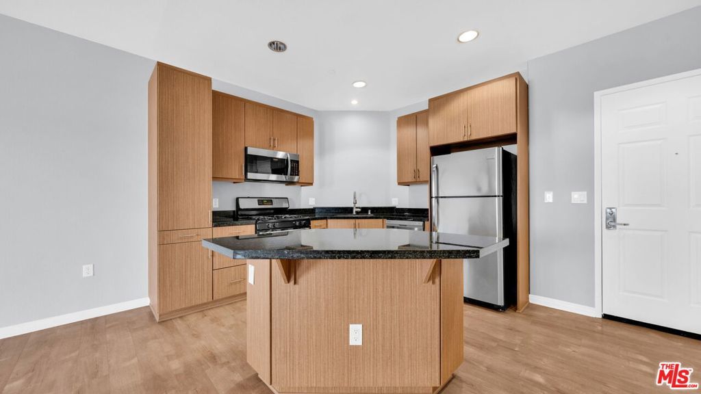 Photo of Listing #25576807