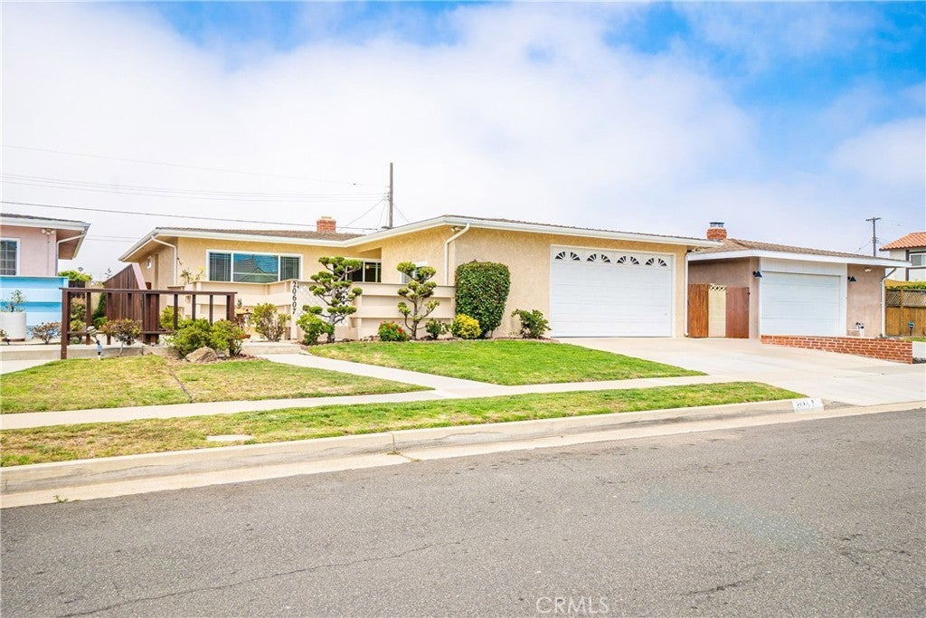 Photo of Listing #SB25181521