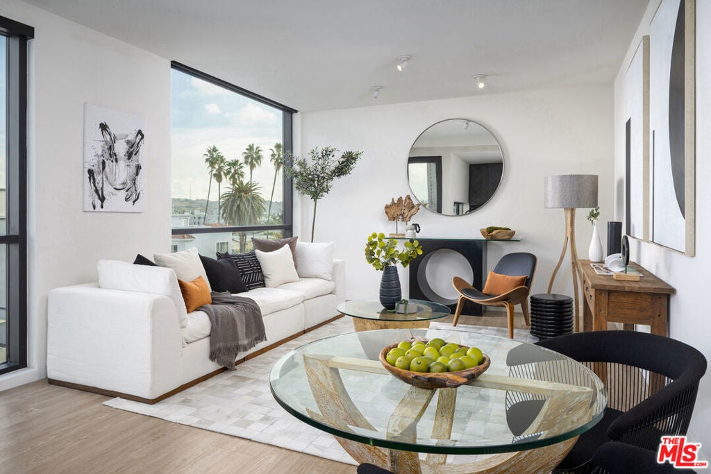 Photo of Listing #25577749