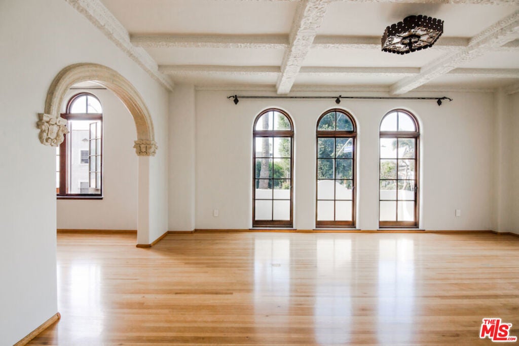 Photo of Listing #25577319