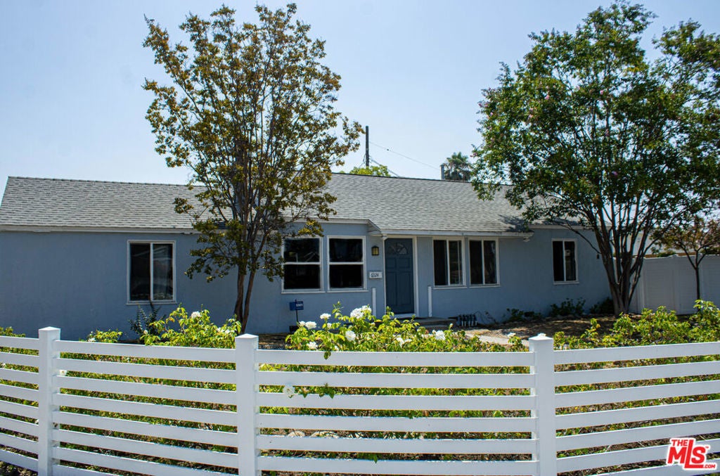 Photo of Listing #25573359