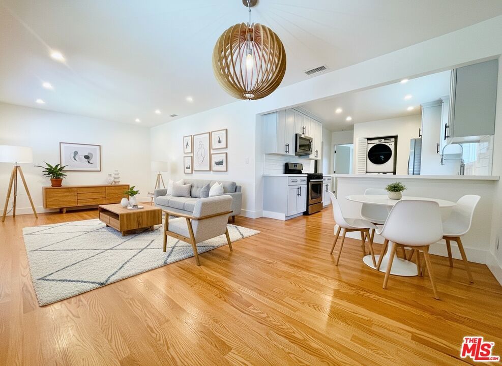 Photo of Listing #25576367